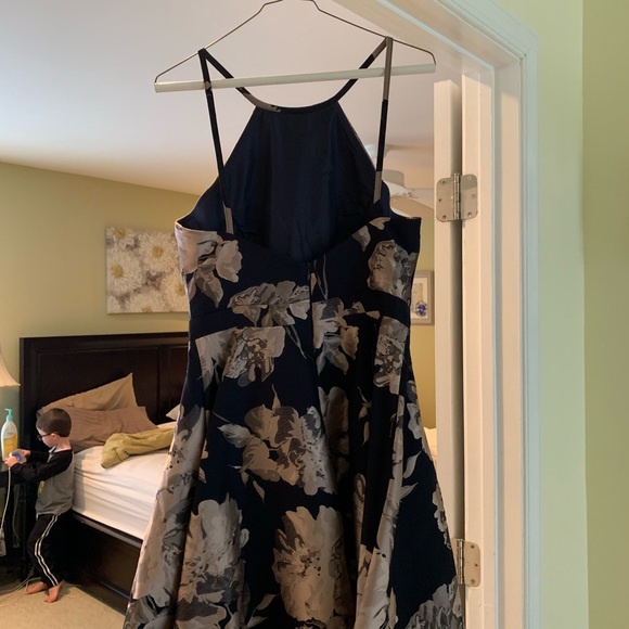 Dress - Picture 4 of 4